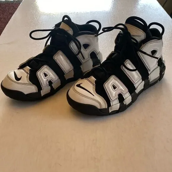 NIKE Kids More Uptempo Black/White Mid Tops Size 3Y - Picture 1 of 6
